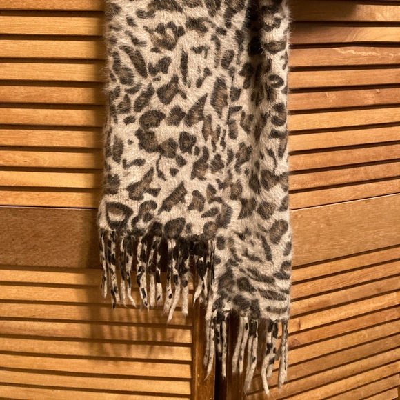 Derhy Leopard Print Angora Scarf - Picture 8 of 16
